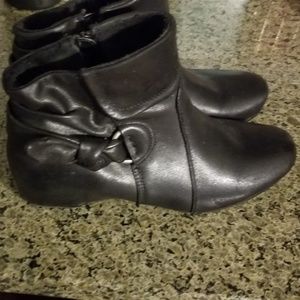 Black flat ankle boot